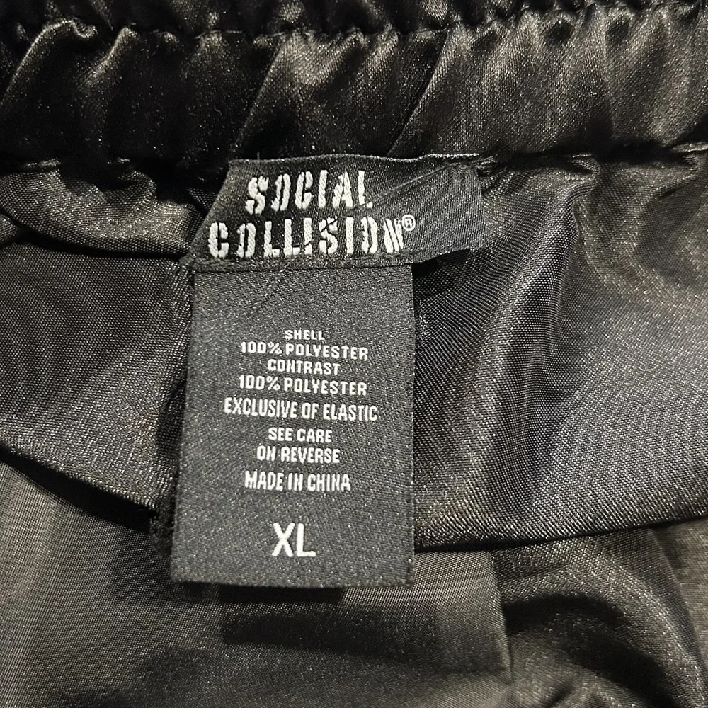Social Collision Do Or Die Activewear Shorts Size XL‎